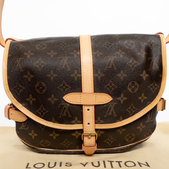LOUIS VUITTON Saumur 30 Monogram Crossbody - Picture 3 of 15